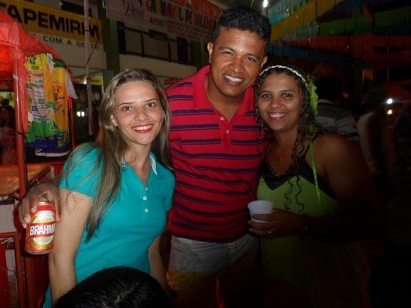 Carnaval 2014: Foliões lotaram a o corredor da folia primeira noite de carnaval - Imagem 9