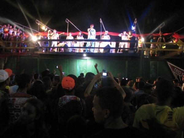 Duas bandas fizeram a animação da galera na primeira noite de carnaval em Miguel Alves - Imagem 27