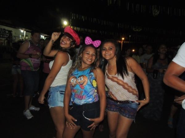 Confira os melhores cliques do 1ª dia de carnaval 2014 em Curralinhos  - Imagem 76