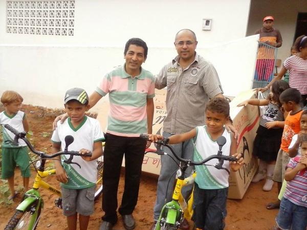 Secretaria de Educação entrega bicicletas aos alunos da rede municipal de ensino - Imagem 2