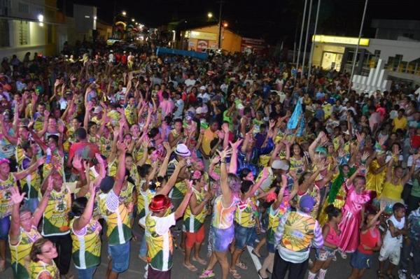 A Melhor Idade faz a alegria da primeira noite do Carnaval de Luzilândia - Imagem 6