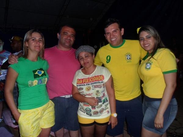 Carnaval 2014: Foliões lotaram a o corredor da folia primeira noite de carnaval - Imagem 18