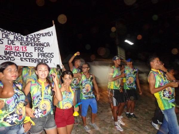 População usa o carnaval para reivindicar conclusão de obra da PI 258 - Imagem 1