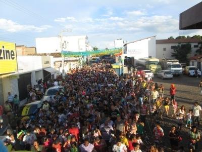 Carnaval 2014: Bloco Infantil Algodão Doce leva multidão as ruas de Valença  - Imagem 16