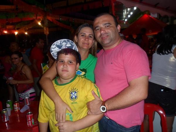 Carnaval 2014: Foliões lotaram a o corredor da folia primeira noite de carnaval 