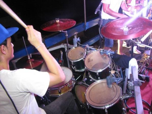 Duas bandas fizeram a animação da galera na primeira noite de carnaval em Miguel Alves - Imagem 19