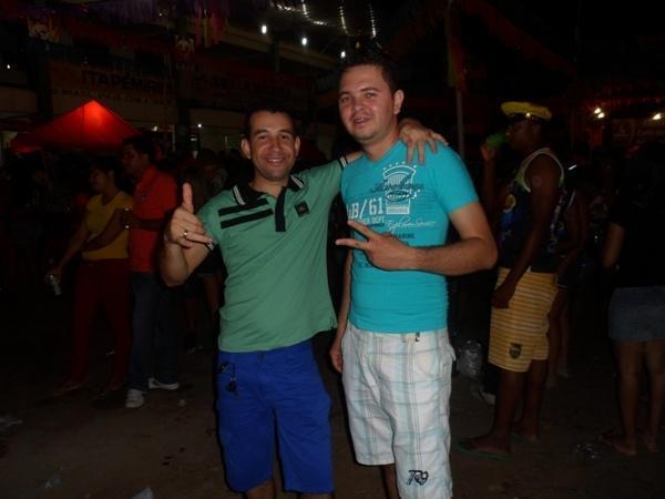 Carnaval 2014: Foliões lotaram a o corredor da folia primeira noite de carnaval - Imagem 21