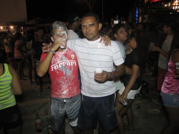 Duas bandas fizeram a animação da galera na primeira noite de carnaval em Miguel Alves - Imagem 39