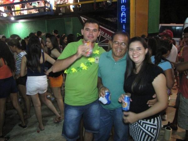 Duas bandas fizeram a animação da galera na primeira noite de carnaval em Miguel Alves - Imagem 35