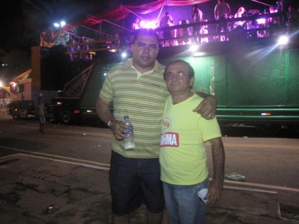 Duas bandas fizeram a animação da galera na primeira noite de carnaval em Miguel Alves - Imagem 3