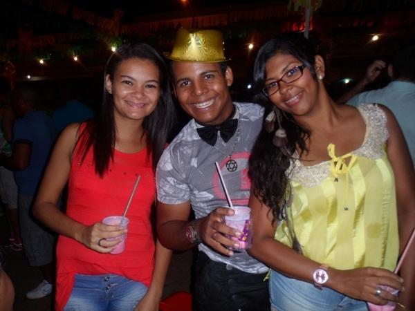 Carnaval 2014: Foliões lotaram a o corredor da folia primeira noite de carnaval - Imagem 6