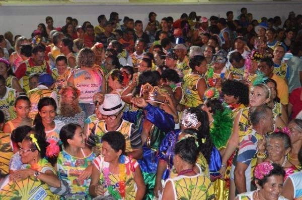 A Melhor Idade faz a alegria da primeira noite do Carnaval de Luzilândia - Imagem 3