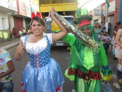 Carnaval 2014: Bloco Infantil Algodão Doce leva multidão as ruas de Valença  - Imagem 6