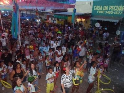 Carnaval 2014: Bloco Infantil Algodão Doce leva multidão as ruas de Valença  - Imagem 22