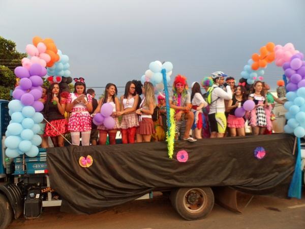 Carnaval 2014: Corso arrasta multidão em Valença