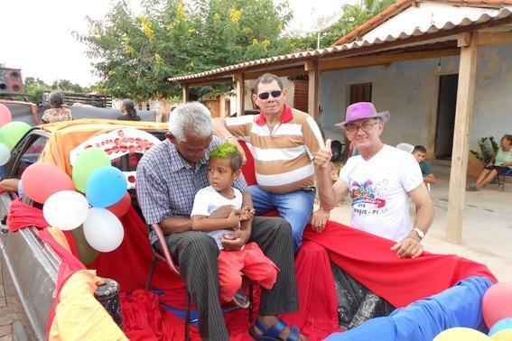 CRAS REALISA FOLIA 2014 EM CURRAIS - Imagem 37