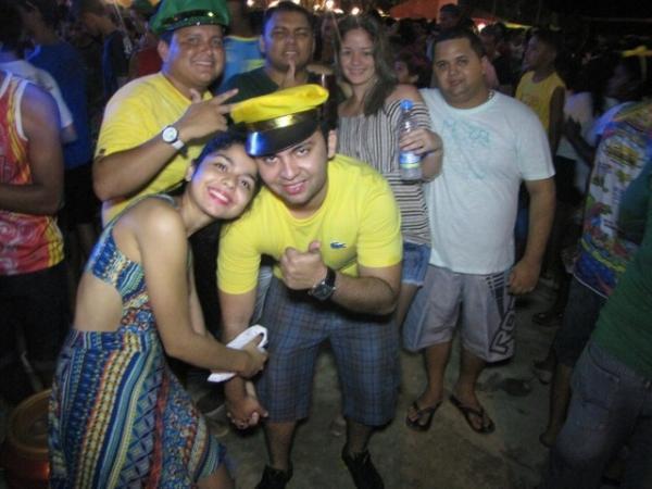 Duas bandas fizeram a animação da galera na primeira noite de carnaval em Miguel Alves - Imagem 22