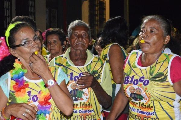 A Melhor Idade faz a alegria da primeira noite do Carnaval de Luzilândia - Imagem 22