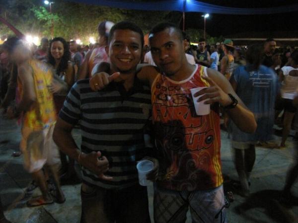 Duas bandas fizeram a animação da galera na primeira noite de carnaval em Miguel Alves - Imagem 56