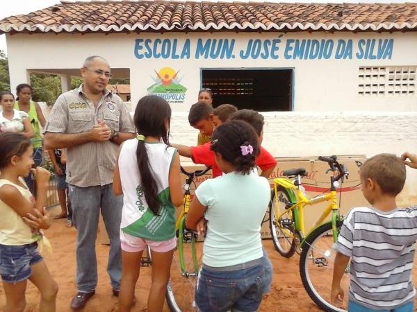  Secretaria de Educação entrega bicicletas aos alunos da rede municipal de ensino - Imagem 5