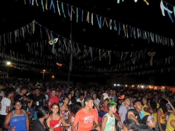 Confira os melhores cliques do 1ª dia de carnaval 2014 em Curralinhos  - Imagem 42