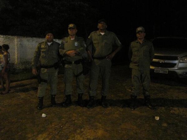 Duas bandas fizeram a animação da galera na primeira noite de carnaval em Miguel Alves - Imagem 54