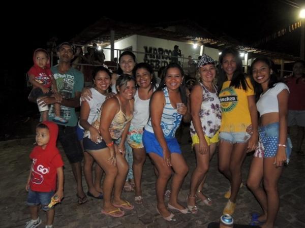Confira os melhores cliques do 1ª dia de carnaval 2014 em Curralinhos  - Imagem 35