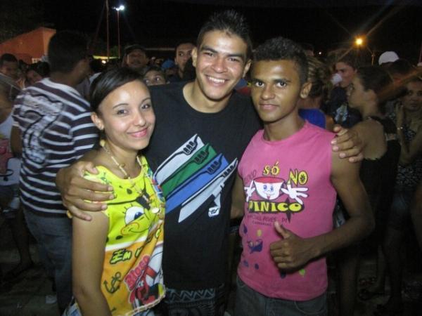 Duas bandas fizeram a animação da galera na primeira noite de carnaval em Miguel Alves - Imagem 30