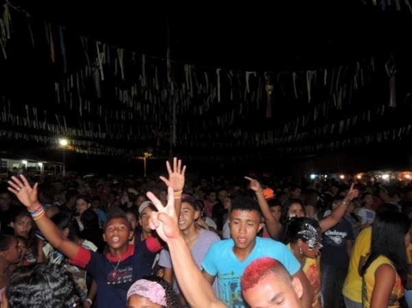 Confira os melhores cliques do 1ª dia de carnaval 2014 em Curralinhos  - Imagem 38