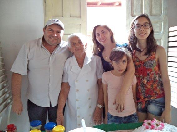 Maria da Cruz festeja 82 anos de pura jovialidade