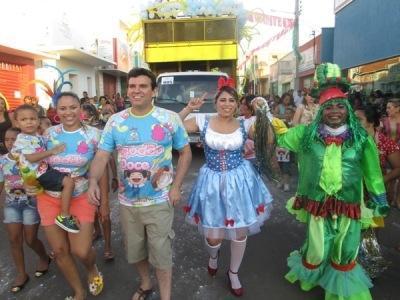 Carnaval 2014: Bloco Infantil Algodão Doce leva multidão as ruas de Valença  - Imagem 12
