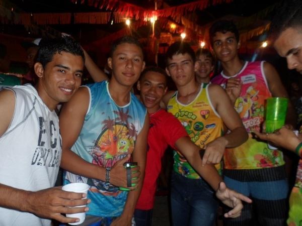 Carnaval 2014: Foliões lotaram a o corredor da folia primeira noite de carnaval - Imagem 26