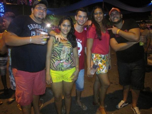 Duas bandas fizeram a animação da galera na primeira noite de carnaval em Miguel Alves - Imagem 10