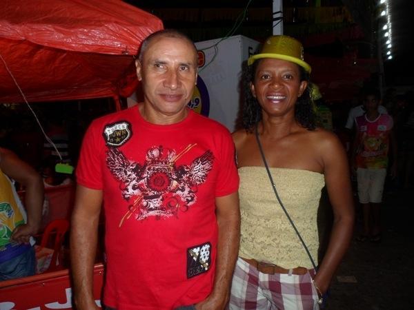 Carnaval 2014: Foliões lotaram a o corredor da folia primeira noite de carnaval - Imagem 38