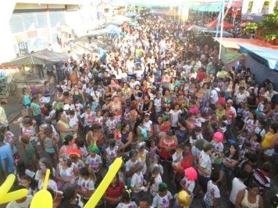 Carnaval 2014: Bloco Infantil Algodão Doce leva multidão as ruas de Valença  - Imagem 2