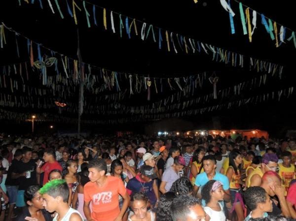 Confira os melhores cliques do 1ª dia de carnaval 2014 em Curralinhos  - Imagem 41