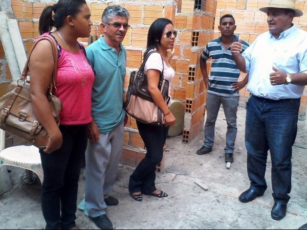 Prefeito Zé Resende e equipe da SEMAS visita obras do Minha Casa Minha Vida em Boa Hora - Imagem 11