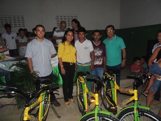 Prefeitura de Água Branca e Secretaria de Educação entregam bicicletas do Programa Pedala Piauí
