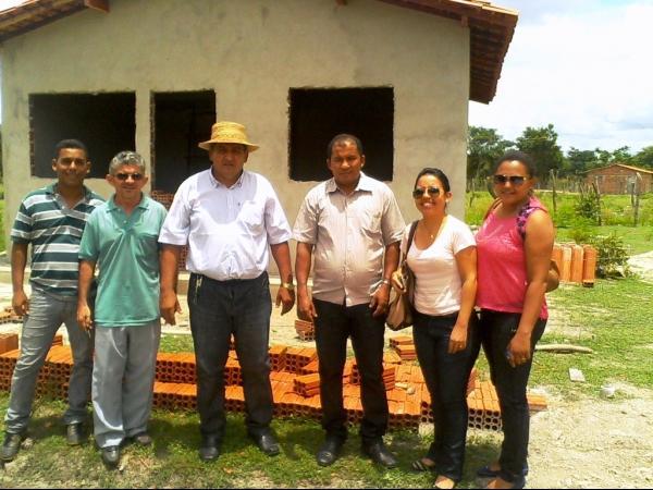 Prefeito Zé Resende e equipe da SEMAS visita obras do Minha Casa Minha Vida em Boa Hora - Imagem 9