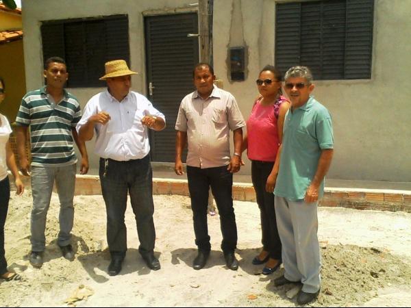 Prefeito Zé Resende e equipe da SEMAS visita obras do Minha Casa Minha Vida em Boa Hora - Imagem 4