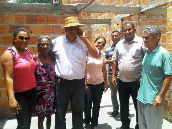 Prefeito Zé Resende e equipe da SEMAS visita obras do Minha Casa Minha Vida em Boa Hora - Imagem 2
