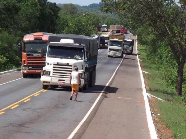 População Interdita BR 222 e DER manda representante e fecha acordo com manifestantes. - Imagem 5