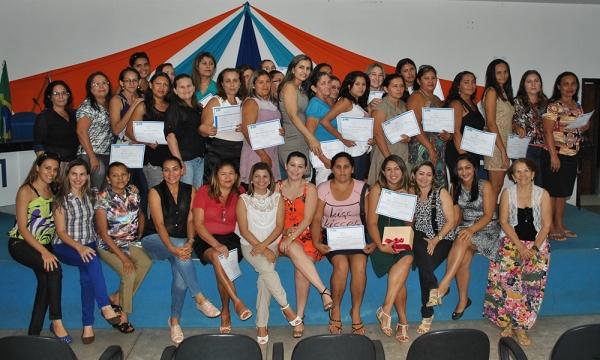 Merendeiras recebem certificados do curso de capacitação em manipulação de alimentos - Imagem 1