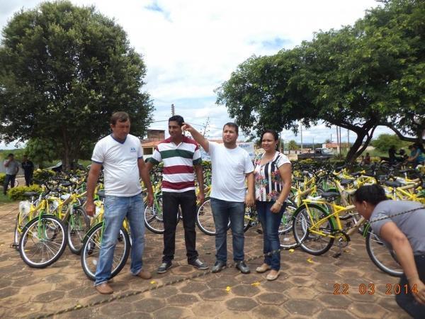 entrega de 300 bicicletas do programa pedala Piauí aos alunos - Imagem 65