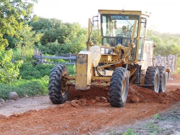 Prefeitura de Pedro II realiza melhoria em estradas - Imagem 12