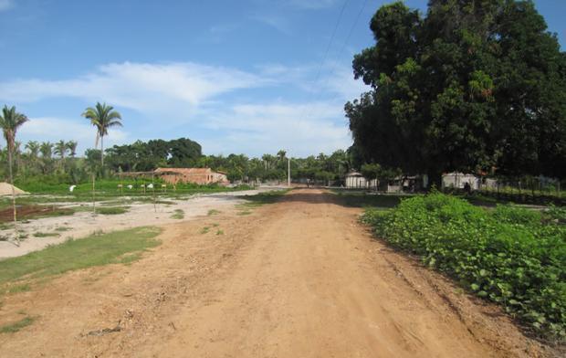 Máquinas recebidas pelo Prefeito Tintin recuperam estradas