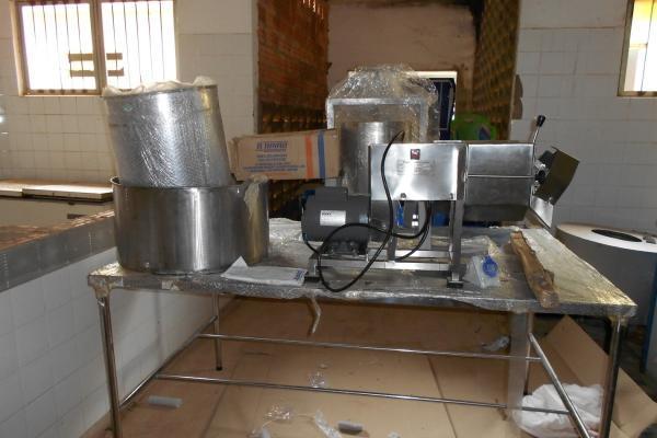 A Prefeita de Currais Claudia lobo recebe mini fábrica de processamento de Buriti  para o Para Batins - Imagem 2