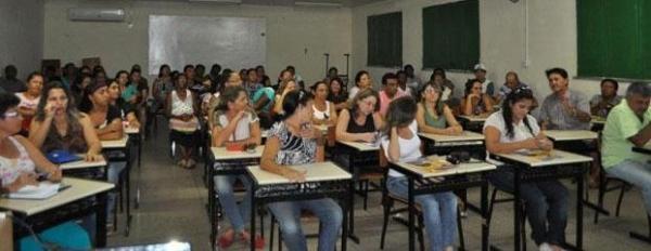 Professores fazem manifestação em Simplício Mendes - Imagem 3
