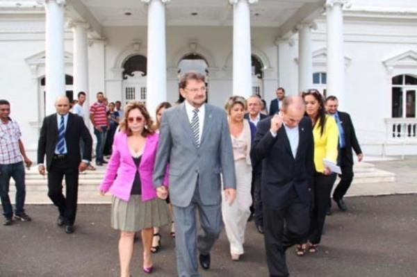 Governador admite pela 1a vez que renuncia saio com dever cumprido. - Imagem 1