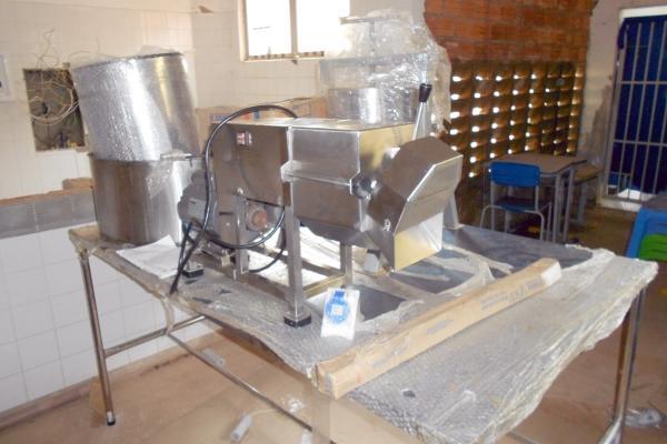 A Prefeita de Currais Claudia lobo recebe mini fábrica de processamento de Buriti  para o Para Batins - Imagem 1